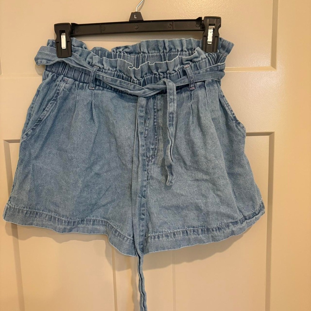 womens American eagle blue denim shorts size small